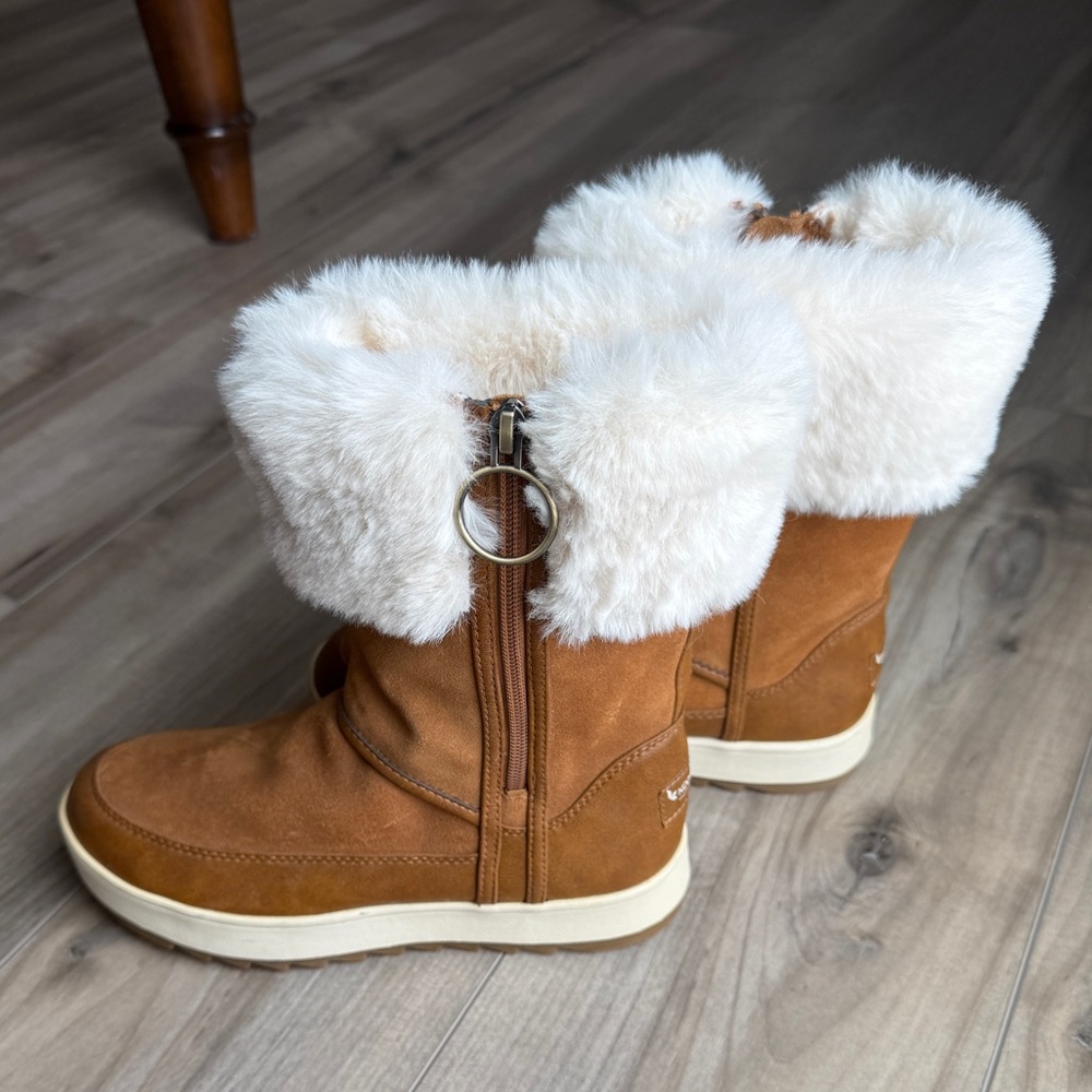 BRAND NEW Koolaburra by Ugg Tynlee Winter Boots (Tan)